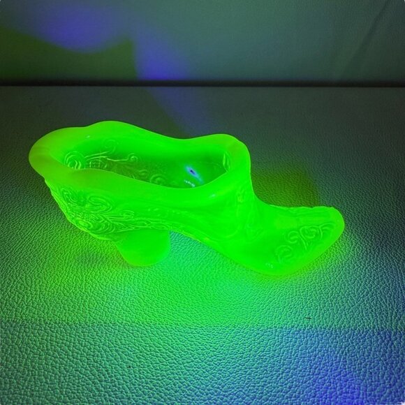 Vintage Mosser Opalescent Vaseline Glass Bow With Scrolls Slipper Boot Glows - Picture 1 of 11